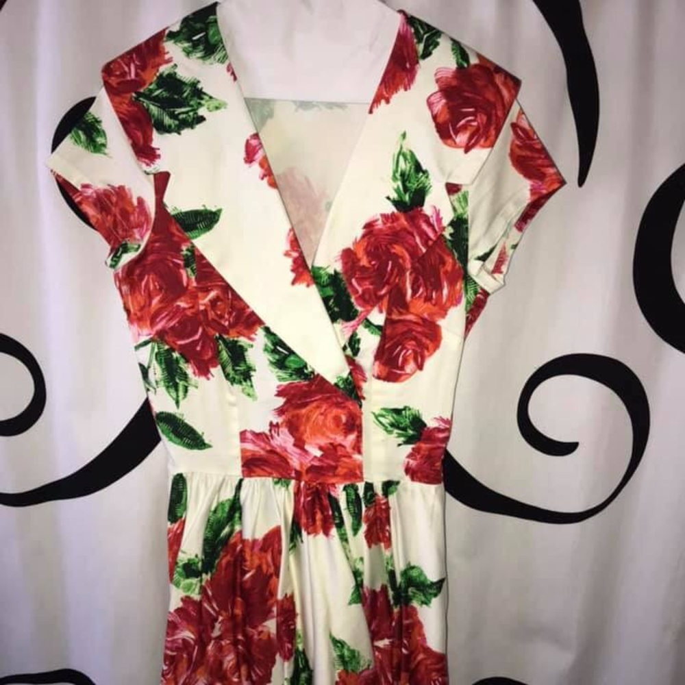 Pinup Couture white with red floral Birdie.